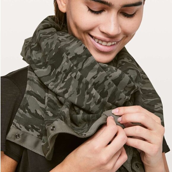 Lululemon Scarf Shawl Wrap Green Camouflage NWT - Picture 2 of 11
